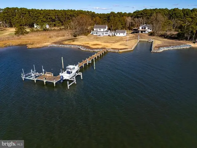 1308 Town Point Rd, Cambridge