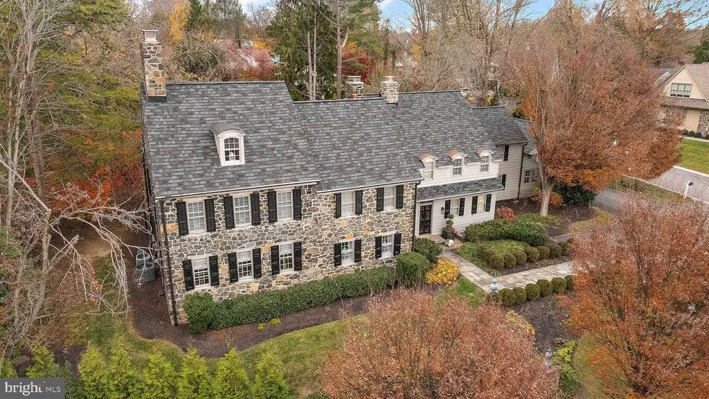 302 Stone Brook Dr, Wilmington