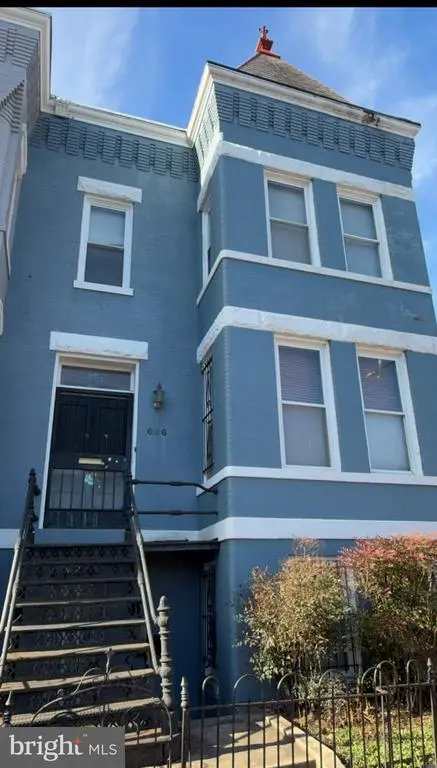 656 6th St Ne, WASHINGTON