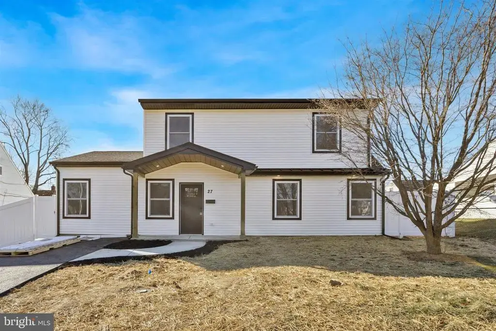 27 Almond Ln, LEVITTOWN