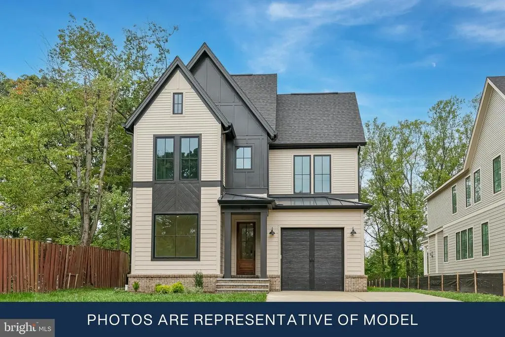 3113 8th St N, ARLINGTON