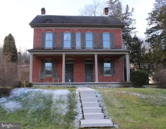 1447 Park Rd, Spring Grove