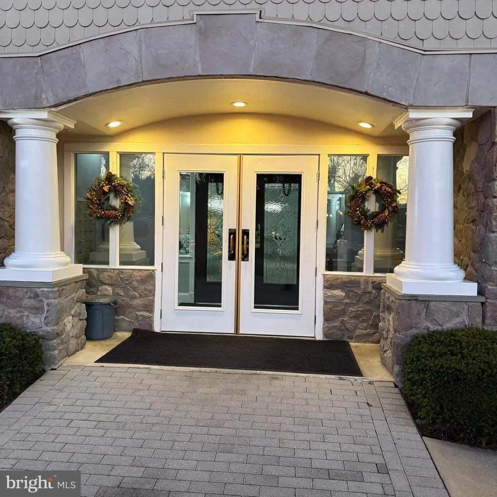 2500 Waterside Dr #403, Frederick