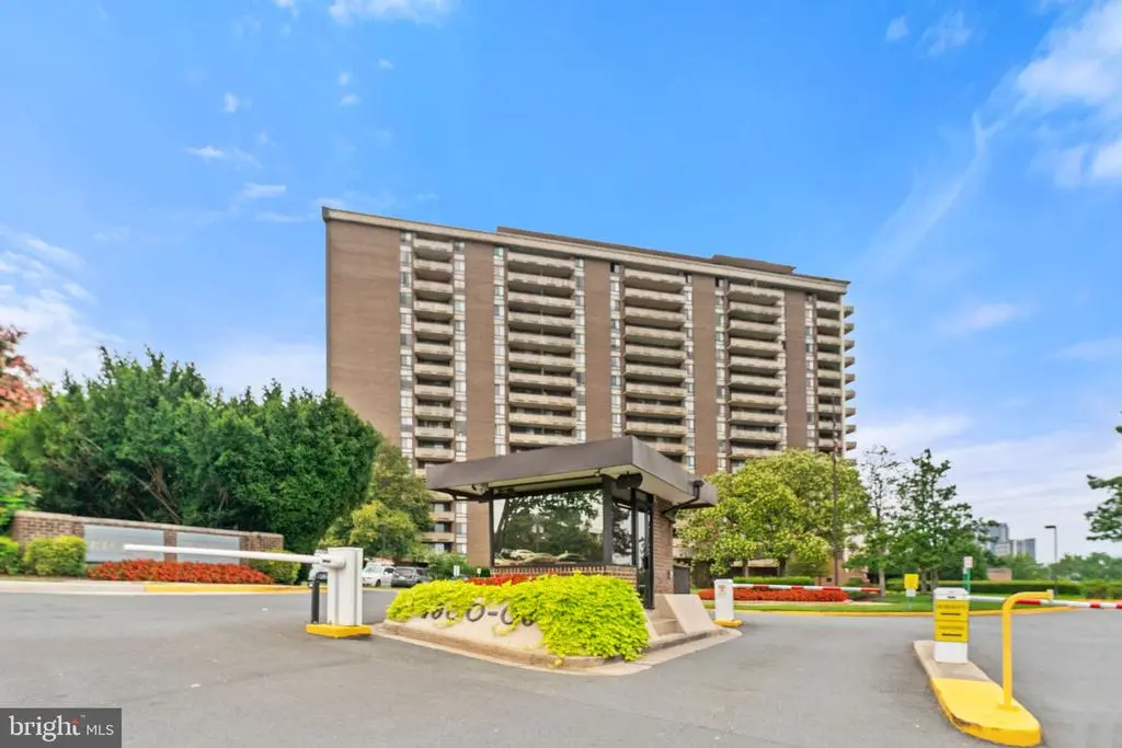 1800 Old Meadow Rd #1218, MCLEAN