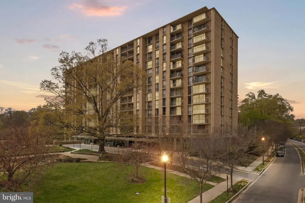 4600 S Four Mile Run Dr #207, ARLINGTON