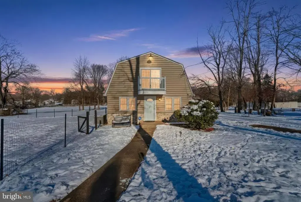 2623 E Ave #e, LEVITTOWN