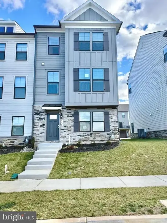 738 Compass Way, Frederick