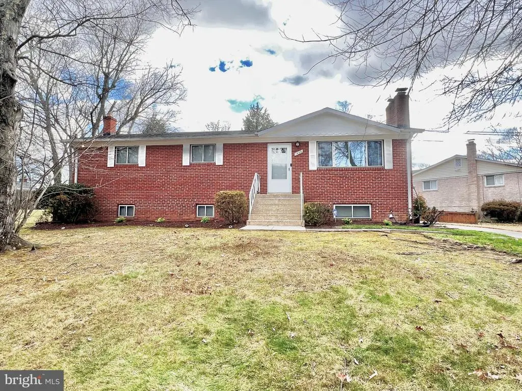 7400 Pembroke Dr, Clinton