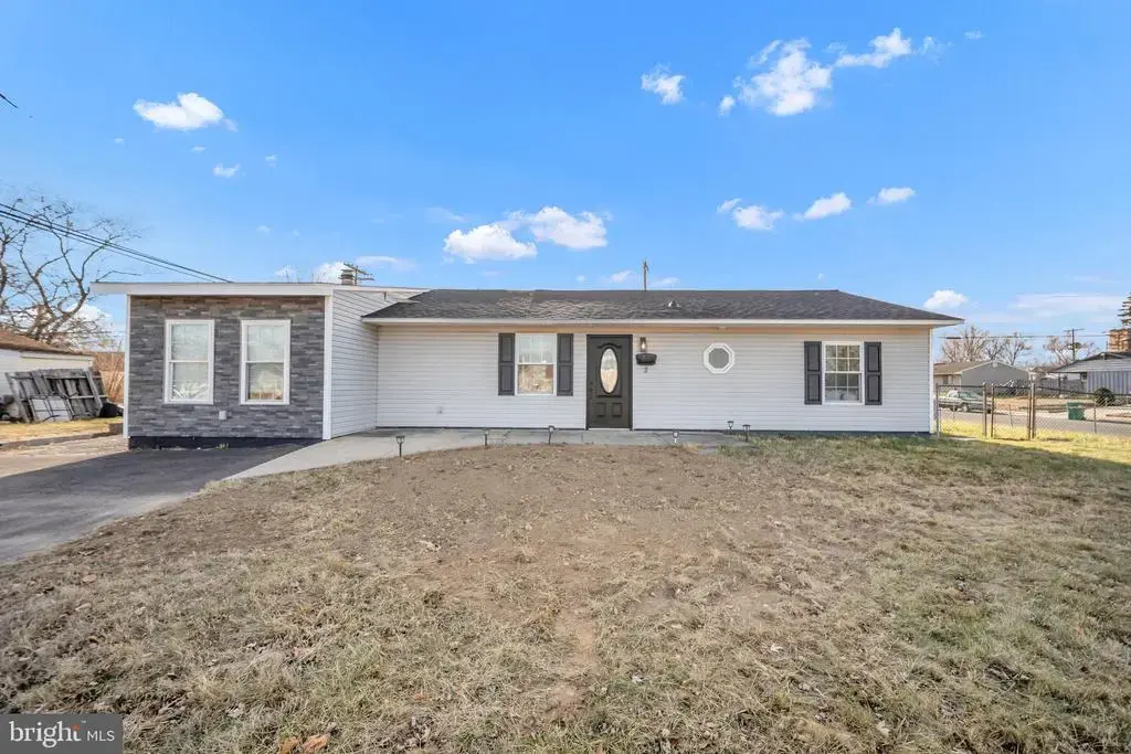 2 Primrose Ln, LEVITTOWN