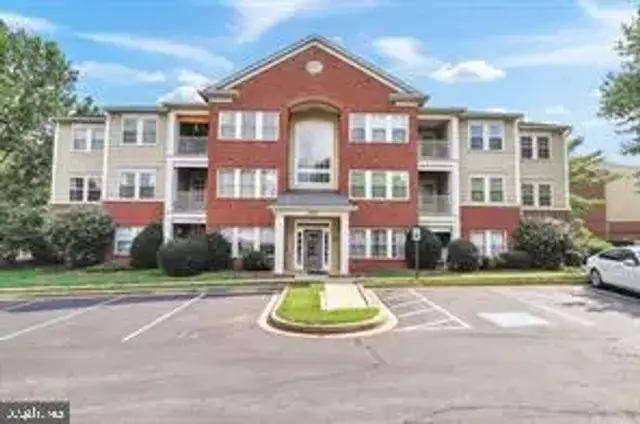 2402 Dominion Dr #1b, Frederick