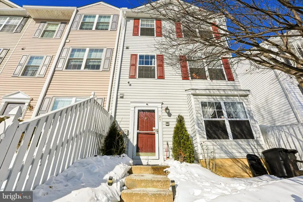 27 Royalty Cir, Owings Mills