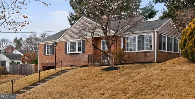 4503 Woodfield Rd, Kensington