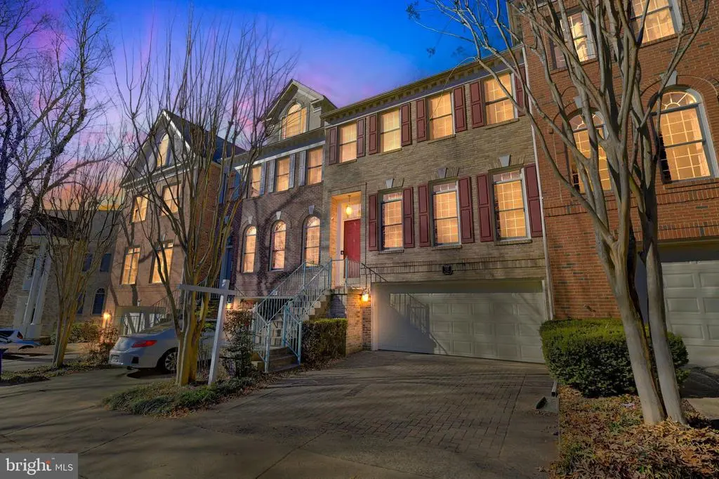 128 Rees Pl, FALLS CHURCH