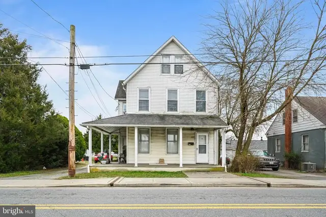 266 W Main St, Elkton