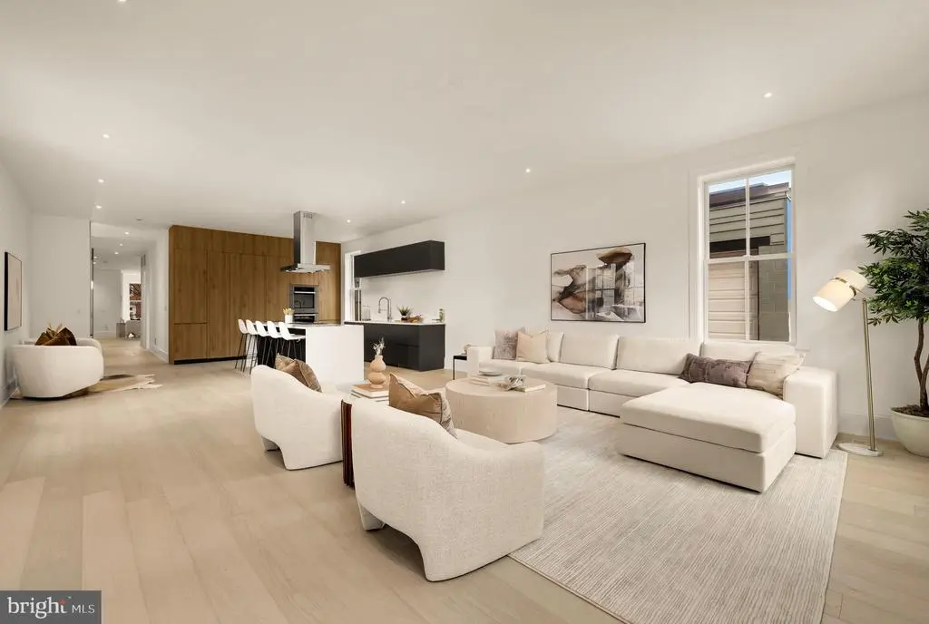 329 8th St Ne, WASHINGTON