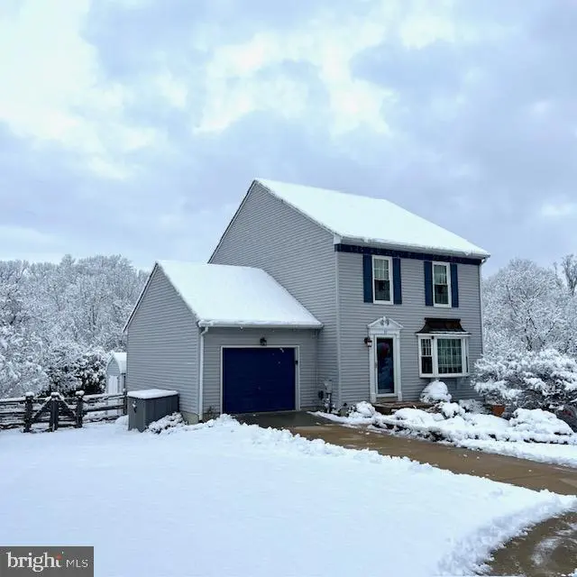 18 Kings Bridge Ct, Newark