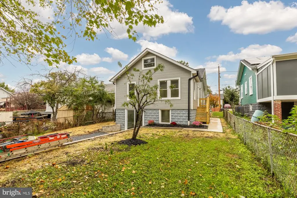 3421 Newton St, Mount Rainier