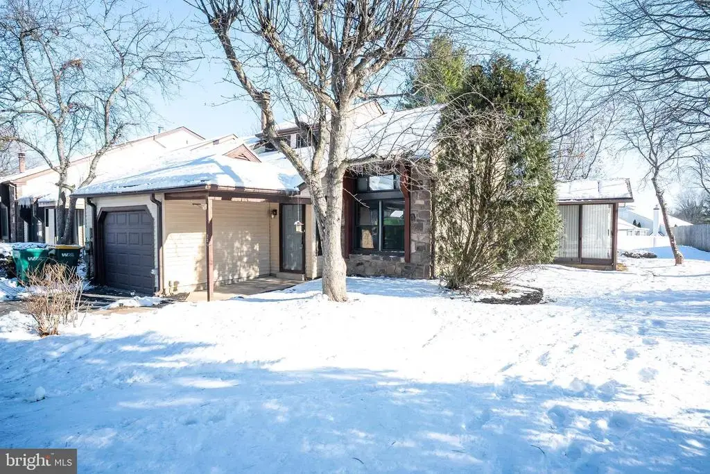 220 Stoneybrook Ct, LANGHORNE