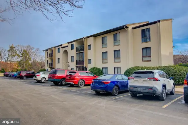 613 Center St #t2, Herndon