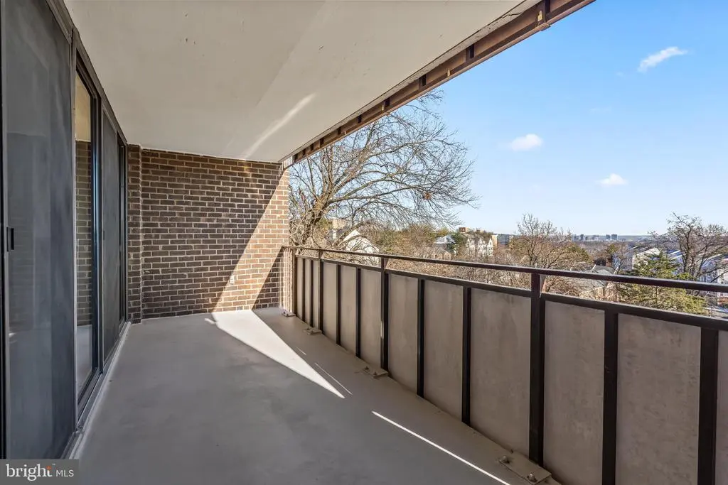 250 S Reynolds St #411, ALEXANDRIA