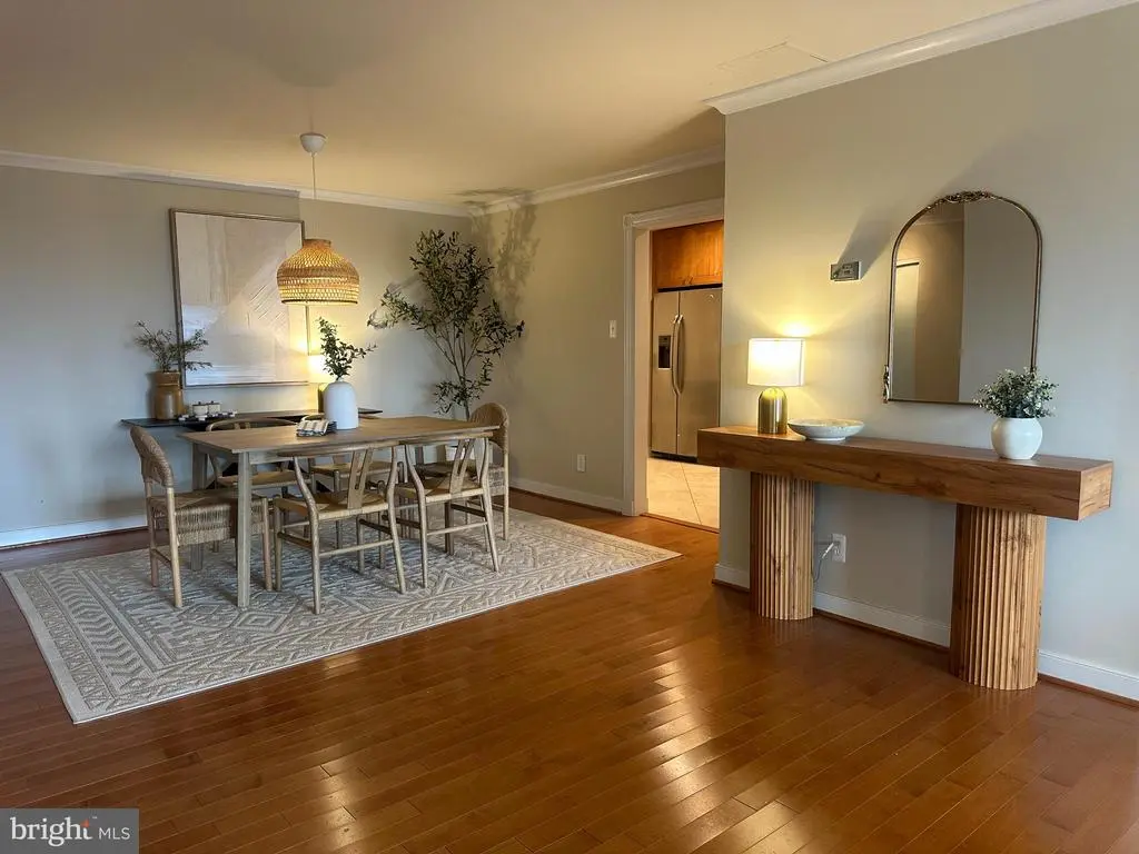 1800 Old Meadow Rd #1720, MCLEAN