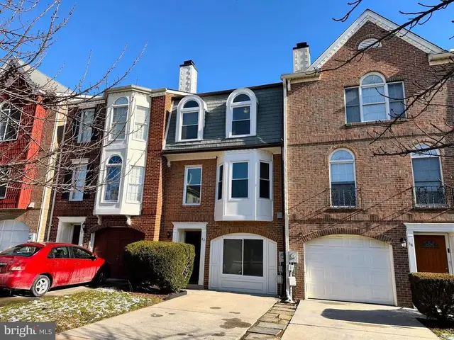 42 Victoria Sq, Frederick