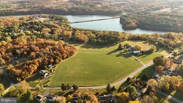 76 Long Ln, Kirkwood