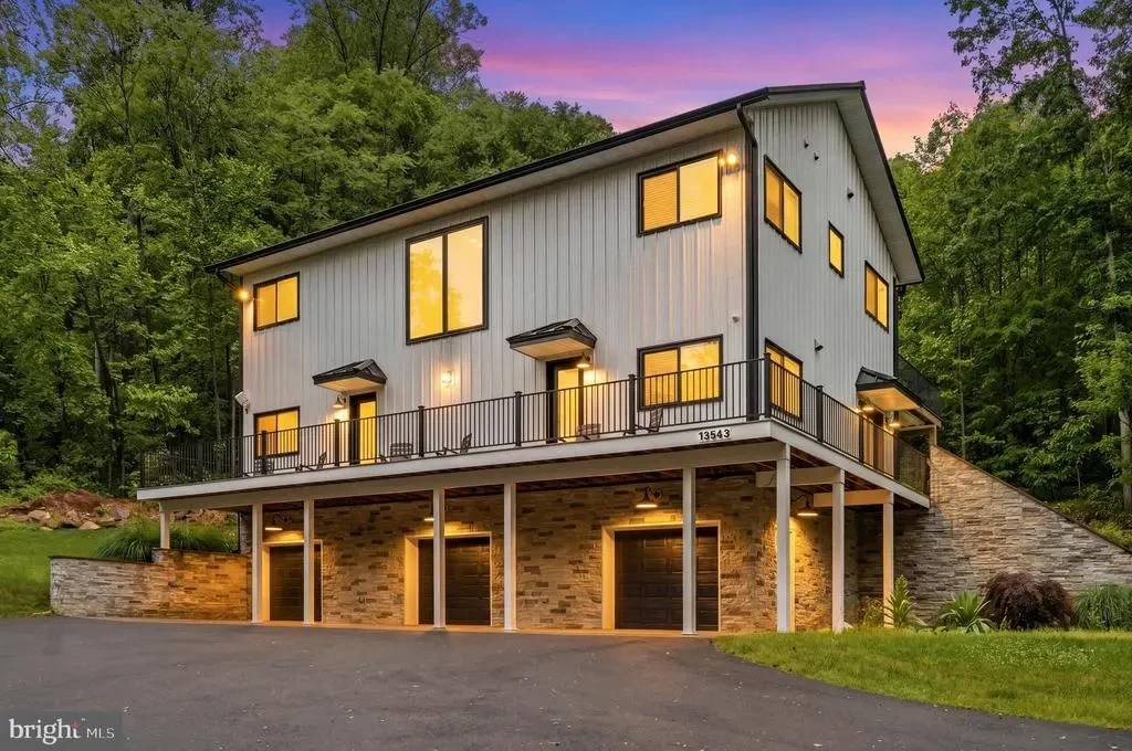 13543 Hanging Rock Ln, LOVETTSVILLE