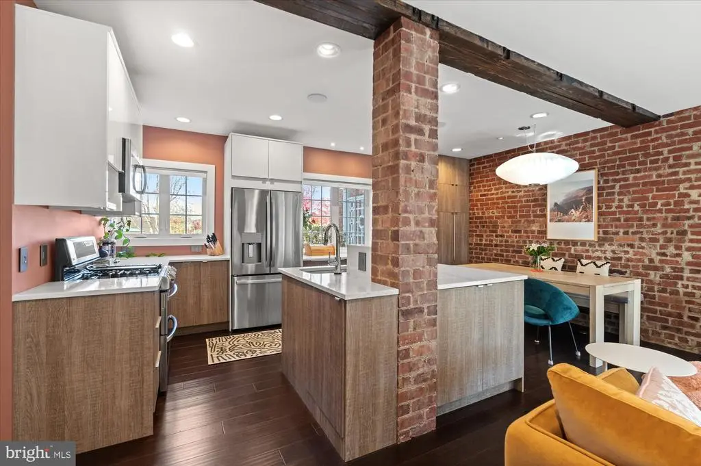 1028 Valley Dr, ALEXANDRIA