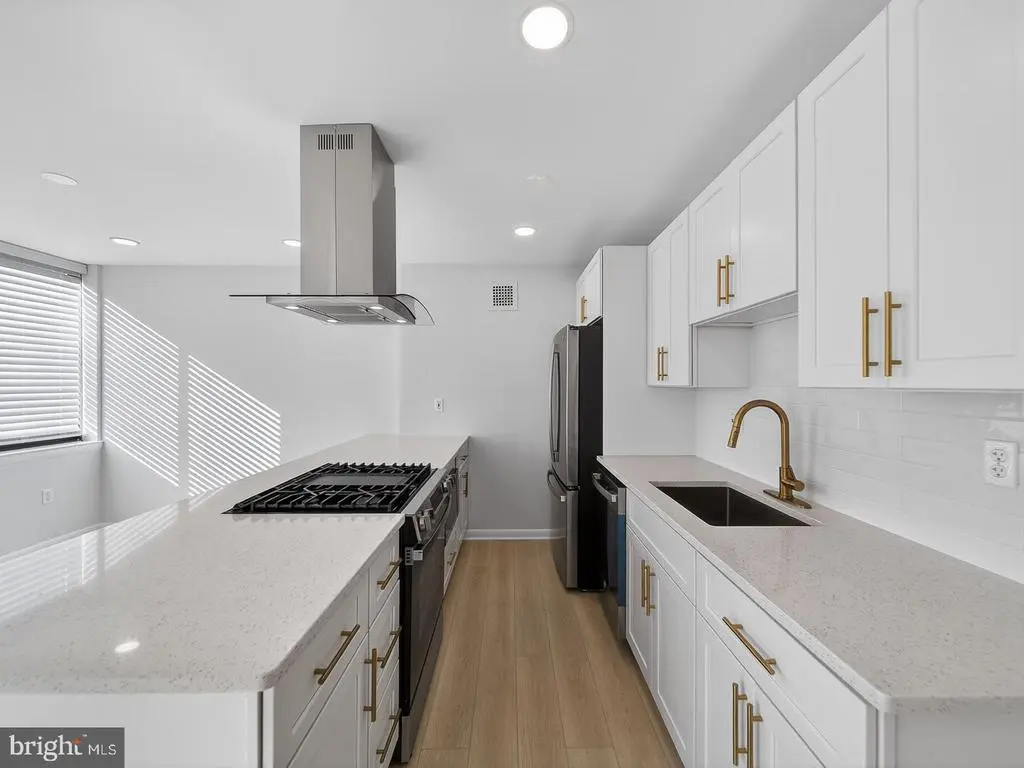 4390 Lorcom Ln #410, ARLINGTON