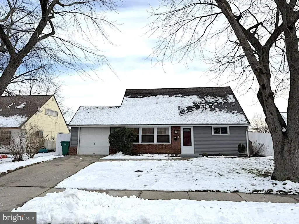 56 Indian Red Rd, LEVITTOWN