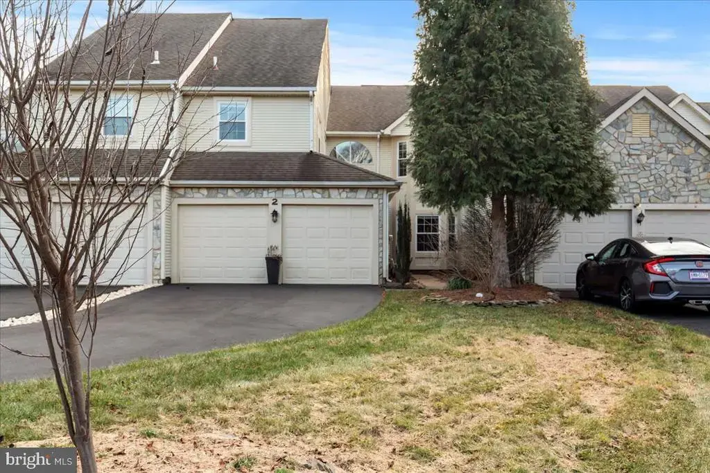 2 Holly Cir, NEWTOWN
