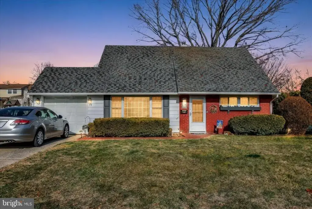 15 Cable Rd, LEVITTOWN