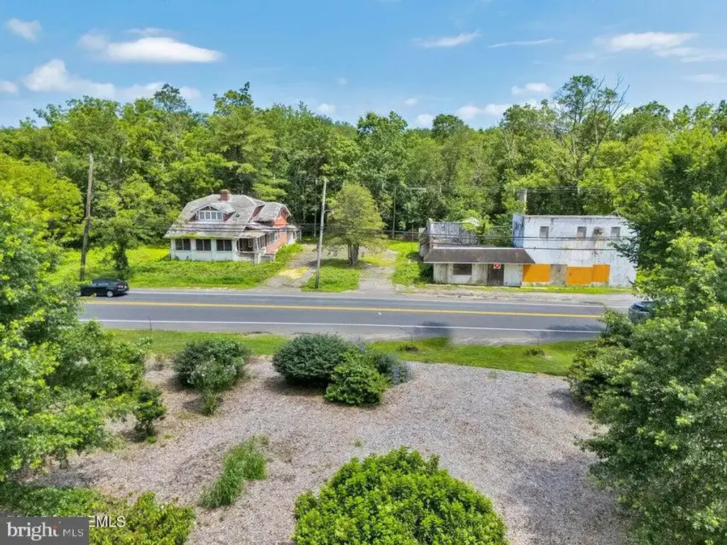 465 Lakewood Farmingdale, HOWELL