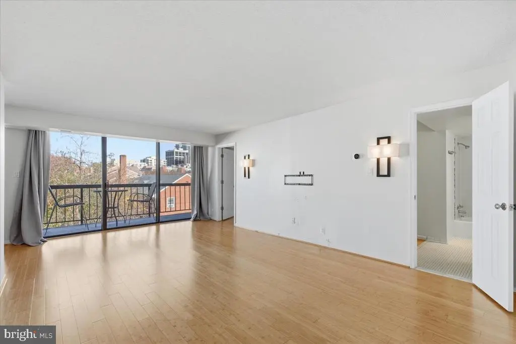 1401 N Rhodes St #503, ARLINGTON