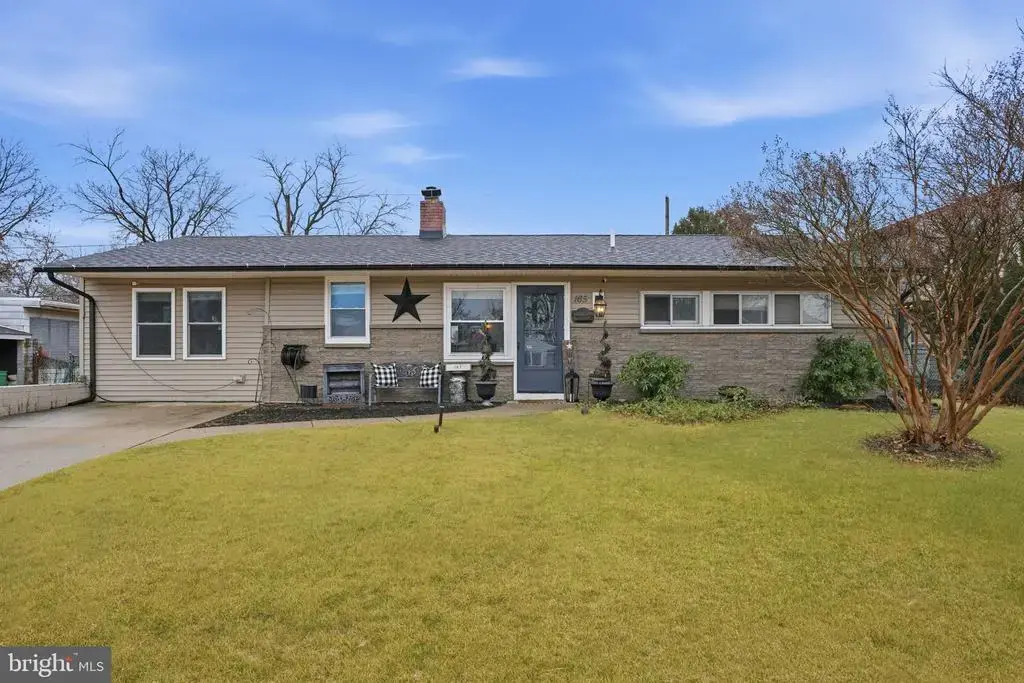 165 Crabtree Dr, LEVITTOWN