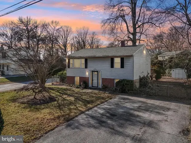 208 Elk Rd, Essex