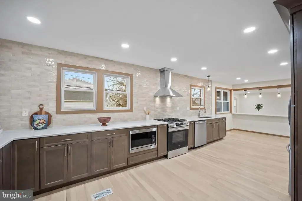 507 Hood Blvd, FAIRLESS HILLS