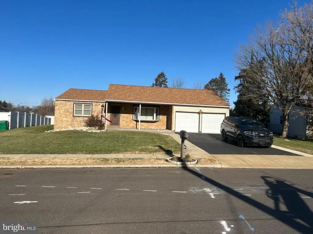 6241 East Dr, BENSALEM