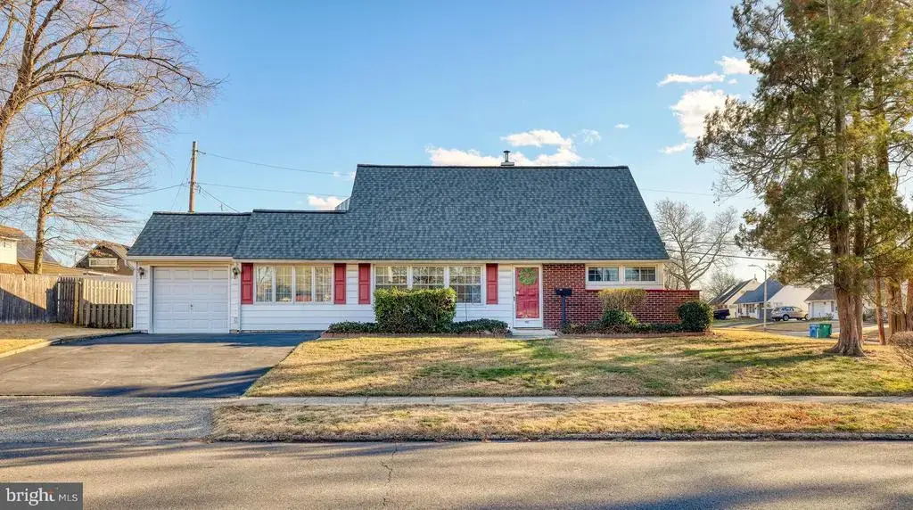 110 Kenwood Dr N, LEVITTOWN