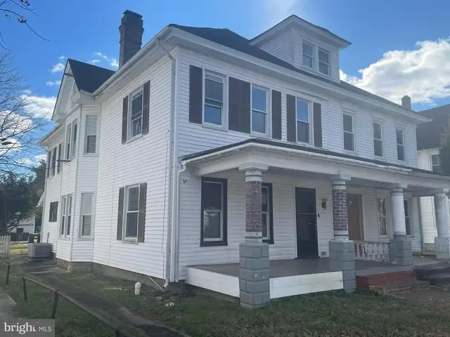 404 West St, Clayton
