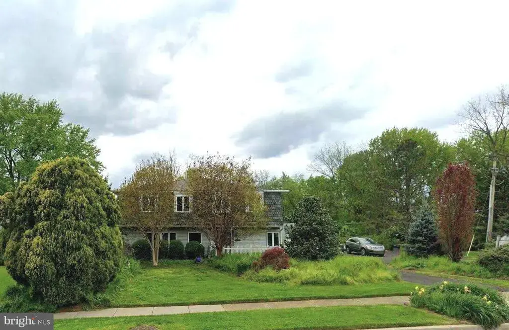 313 Trenton Rd, FAIRLESS HILLS
