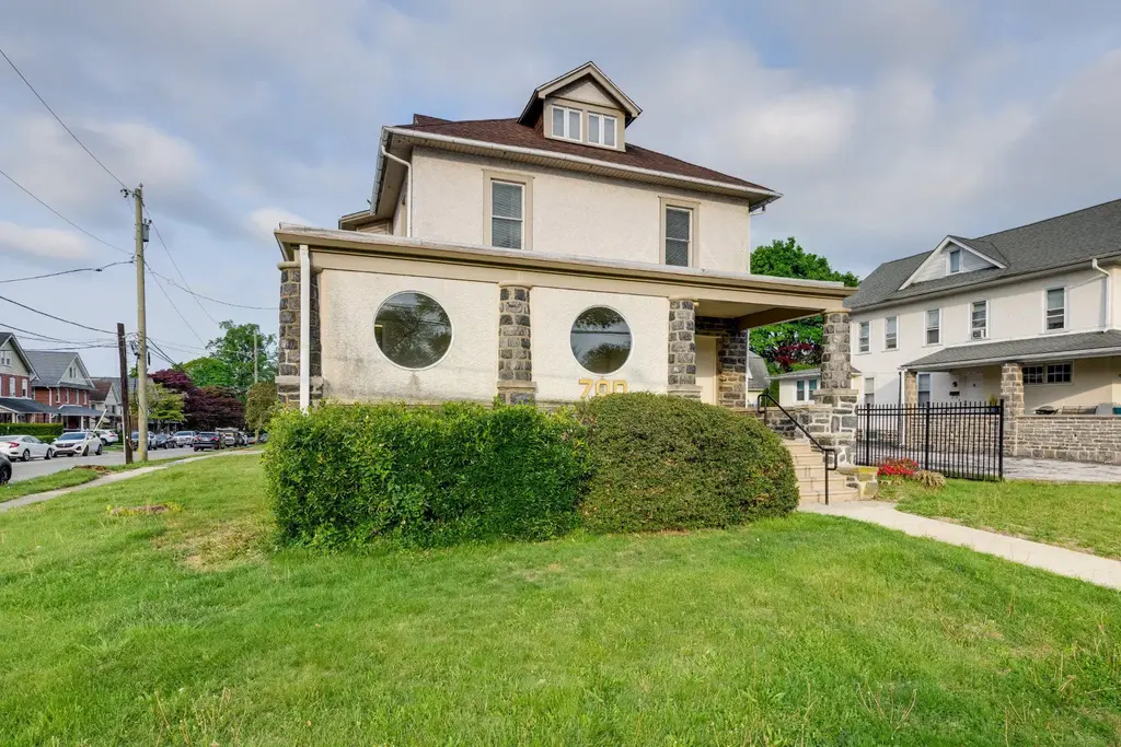 700 Darby Rd, HAVERTOWN