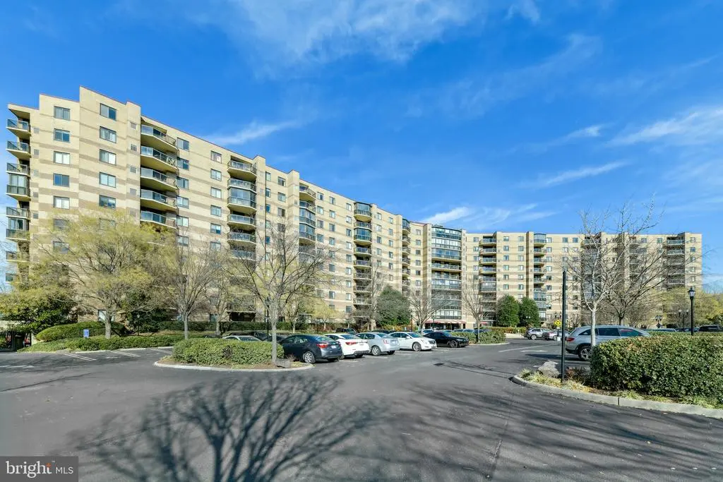 8380 Greensboro Dr #322, MCLEAN