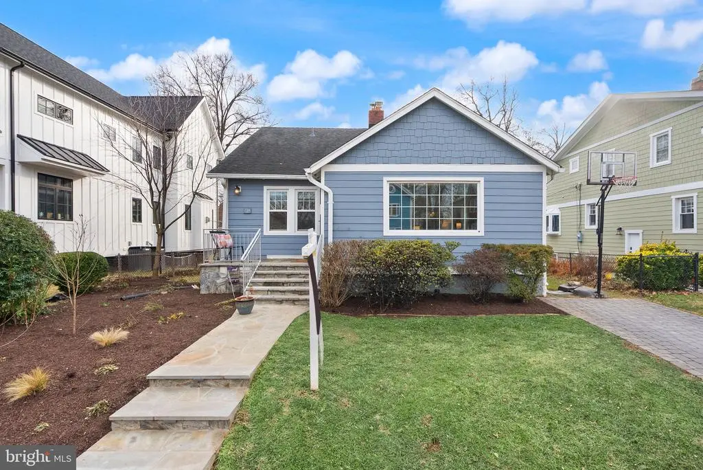 724 25th St S, ARLINGTON