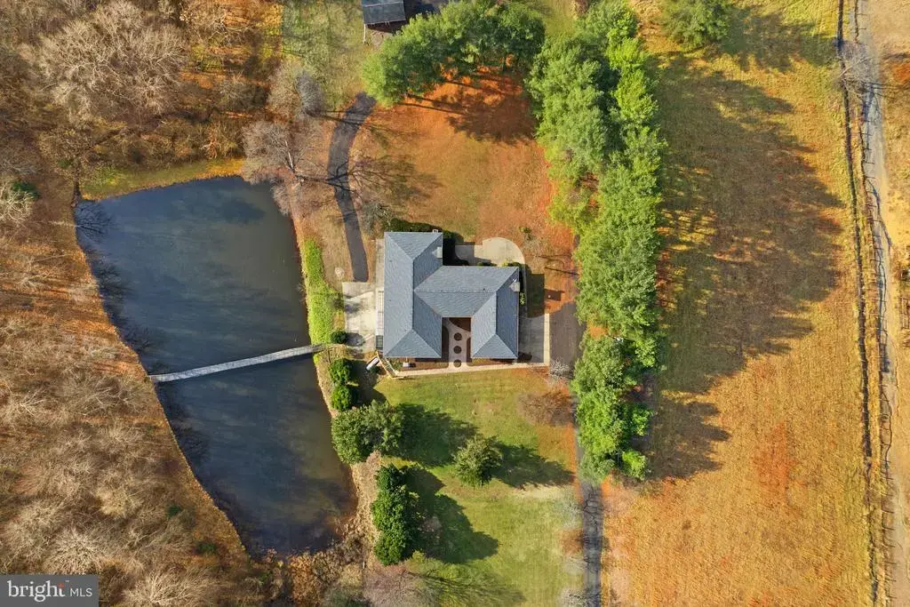 375 Seven Ponds Rd, AMISSVILLE