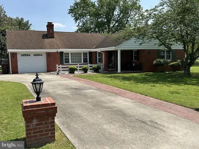 2 Nanticoke Rd, Cambridge