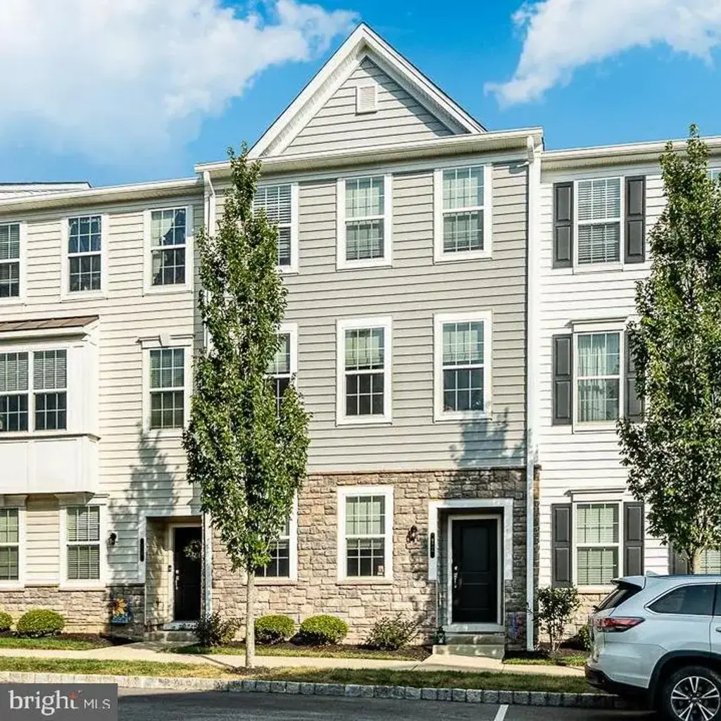12 Manchester Dr, HATBORO