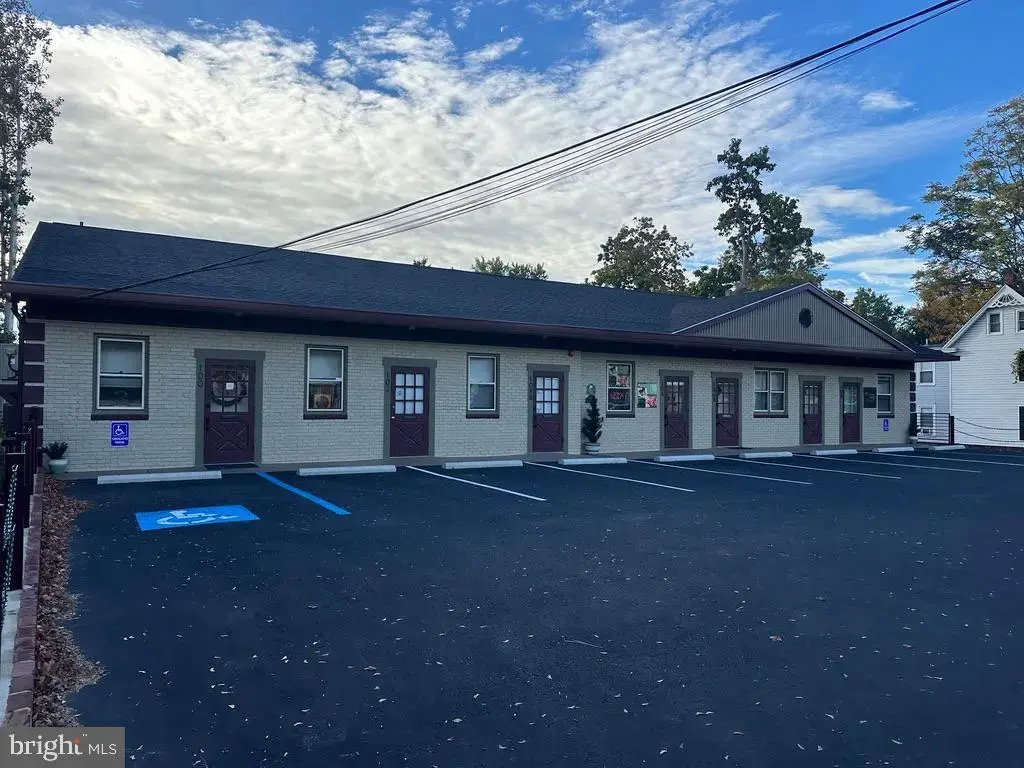 100-unit 102 W Butler Ave, DOYLESTOWN