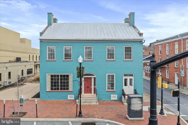 3 W Main St, Waynesboro